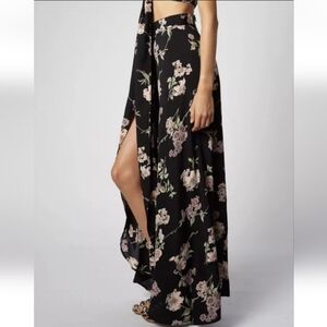 💎 Flynn Skye Black Floral Print Wrap it Up Maxi Skirt Size Small - Flawed Gem